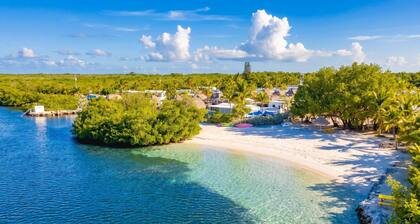 Beachfront Retreat w Pool, Boat Ramp & Dock Rental