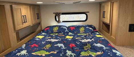 2 bedrooms, desk, free WiFi, bed sheets