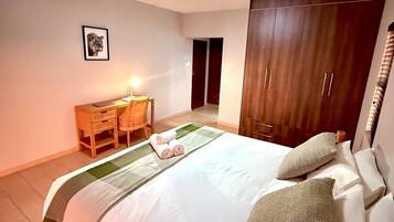 Iron/ironing board, WiFi, bed sheets
