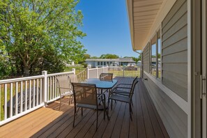Outdoor dining - Linens provided Beautiful One Level Home Pool Tennis (Ocean View)