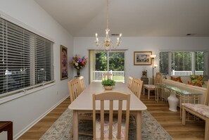 Dining - Linens provided Beautiful One Level Home Pool Tennis (Ocean View)