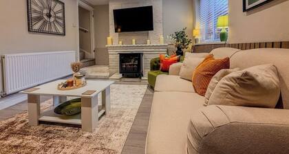 Forest Inspired Home! Near M1 and Superb Locations