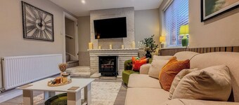 Forest Inspired Home! Near M1 and Superb Locations