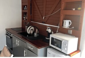 Batterie de cuisine, vaisselle et ustensiles