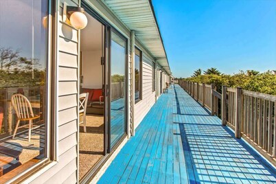 Ocean Surf Condo | Queen Bed | Sleeps 4 | Unit 207