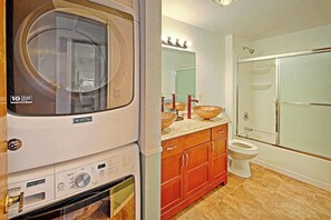 Shower, towels - Ocean Surf Condo | Queen Bed | Sleeps 4 | Unit 207 (Ocean Shores)
