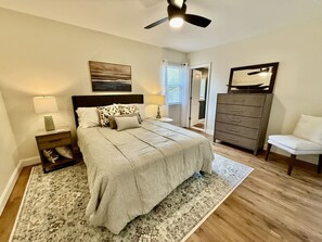 Desk, iron/ironing board, WiFi, bed sheets - Bricklet | Small House, Big Charm Near HPU/Market (High Point)