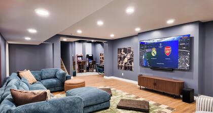 Sleep 30, Near Grand Park, Golf Sim, Sauna, Hottub