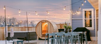 Sleep 30, Near Grand Park, Golf Sim, Sauna, Hottub