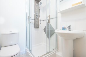 Towels - Larus, Holiday Apartment Smoke House Quay, Milford Marina, Sleeps 4, 2 bedrooms,  bathrooms (Milford Haven)