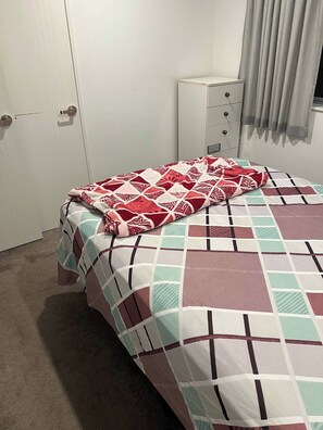 Room, 1 Bedroom - Room-1 Spacious Bedroom Available (Papakura)