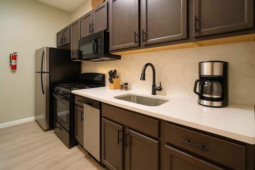 Tower Grove Apt w Balcony & Fast Wi-Fi