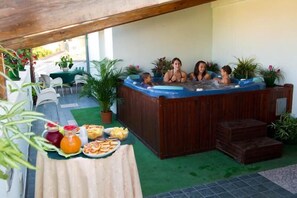 Outdoor spa tub - Hotel Verdemare (Rimini)
