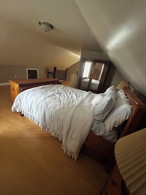 Tabla de planchar con plancha, wifi y ropa de cama 