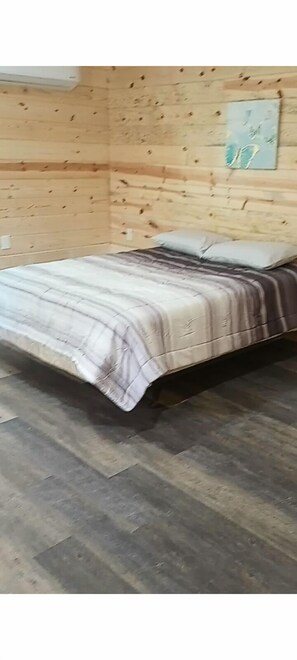 WiFi, bed sheets
