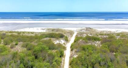 Brigantine Comfy Condo on the Beach and Pool!