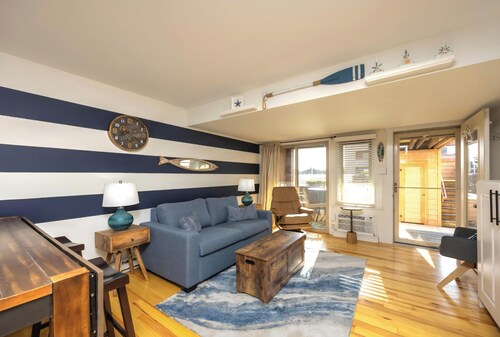 Brigantine Comfy Condo on the Beach and Pool! 