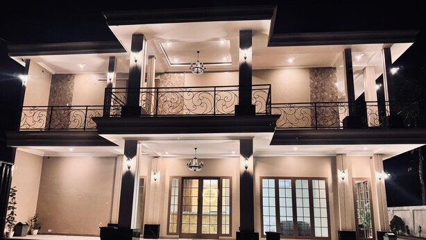 A two-story building with a balcony, large windows, and a chandelier. - Hotel Grand Matoa Timika (Timika)