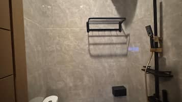 Deluxe Room, Non Smoking | Bathroom