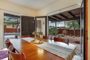 Dining - Near Downtown! Charming bungalow w/ heated pool in Armory Park Historic District (Tucson)