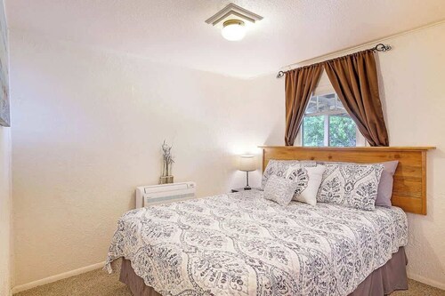 2BR Cabin | Fire Pit | Near Boat Launch | Dogs OK