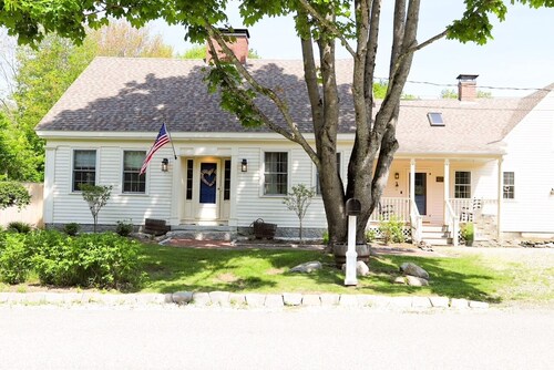 Quintessential 4-bedroom farmhouse with AC in Kennebunkport