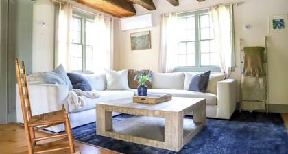 Quintessential 4-bedroom farmhouse with AC in Kennebunkport