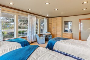 WiFi, bed sheets - 3BR Family Home | Hot Tub | Fire Pit | Dogs OK (Ocean Shores)