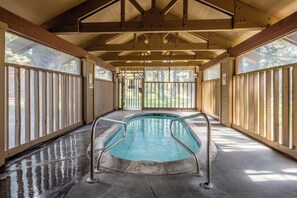 Pool - Modern 4-bedroom condo in Mammoth Lakes perfect for your getaway (Mammoth Lakes)
