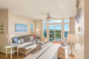 TV, fireplace, offices - Beachfront w/ Hot Tub | Sleeps 11 | Dogs OK (Ocean Shores)