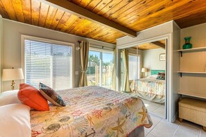 WiFi, bed sheets - Beachfront Condo | Walk to DT | Dogs OK | Unit A (Ocean Shores)