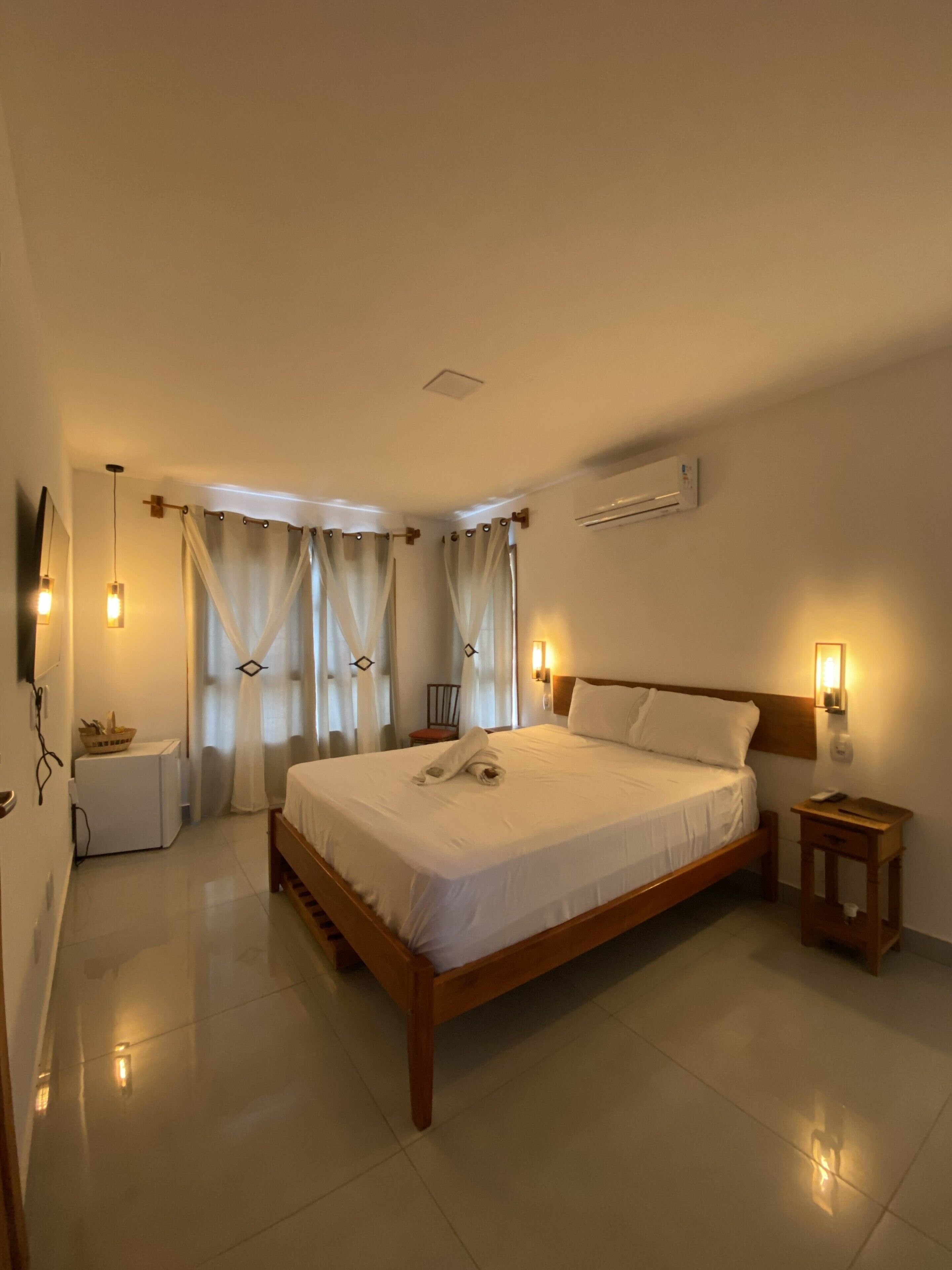 Suíte Ipê | Frigobar, Wi-Fi de cortesia, roupa de cama