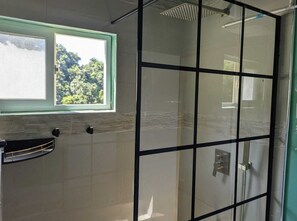 Shower, bidet, towels, soap