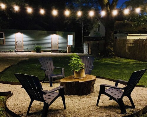 Boho Groove - urban studio with relaxing backyard