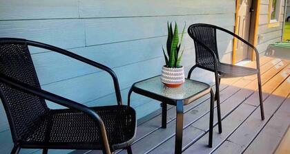 Boho Groove - urban studio with relaxing backyard