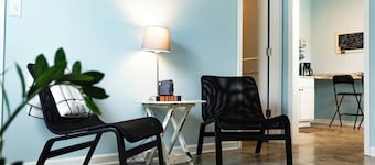 Clean & Serene Studio - easy on/off interstate