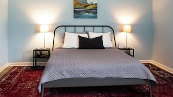 Iron/ironing board, free WiFi, bed sheets