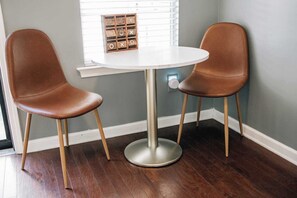 Dining - Moody Blues Studio | Perfect for work or romance (Memphis)