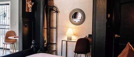 1 habitación, tabla de planchar con plancha, wifi gratis y ropa de cama