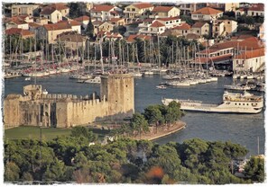 Marina - Traditional stone house w terrace, near the beach (Trogir)