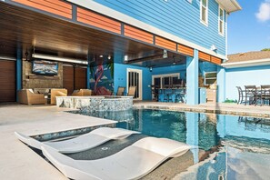 Pool - Stunning pool home, steps to the beach, huge porch and space for the whole family! (Clearwater Beach)