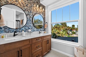 Bathroom - Stunning pool home, steps to the beach, huge porch and space for the whole family! (Clearwater Beach)