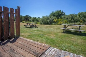 Outdoor dining - 2BR Beachfront Condo | Walk DT | Dogs OK | Unit J (Ocean Shores)