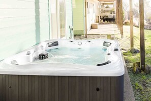 Terrace/patio - Dune-Front Beach Home | Hot Tub | Walk to Ocean (Pacific Beach)