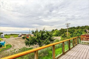 Terrace/patio - Dune-Front Beach Home | Hot Tub | Walk to Ocean (Pacific Beach)