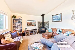 TV, offices - Hood Canal Views | Deck | Fire Pit | Dogs OK (Brinnon)