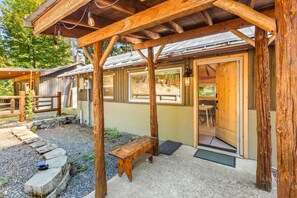 Exterior detail - Mountain Cabin | EV Charger | Fire Pit | Dogs OK (Packwood)