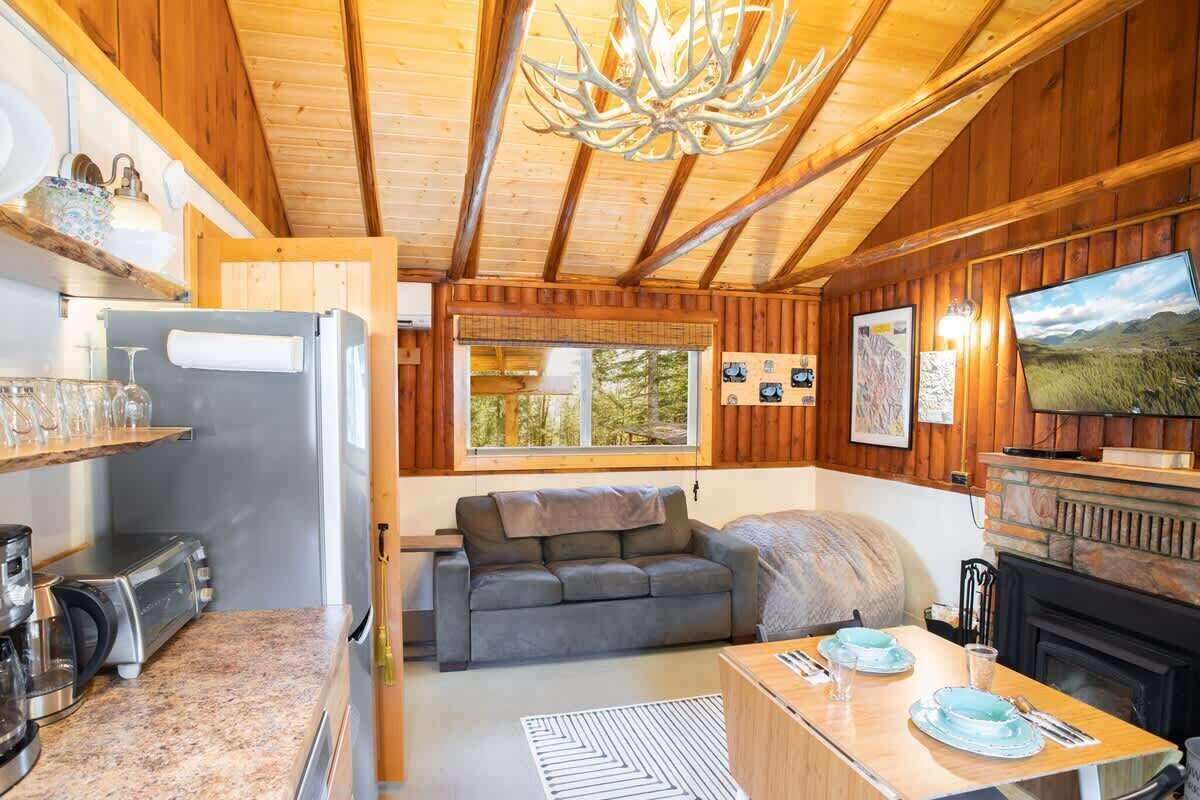 Fernseher, Kamin, Arbeitsbereiche
