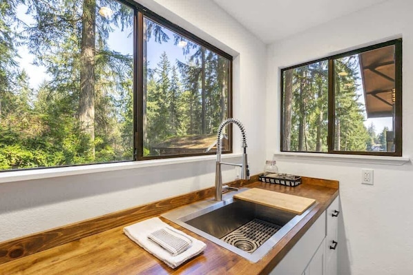 Fridge, microwave, oven, dishwasher