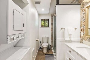 Shower - 2BR Lakefront Cottage | Fireplace | Quiet Retreat (Lakebay)
